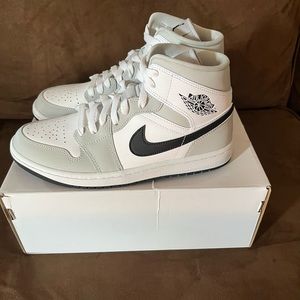 Air Jordan 1 mid